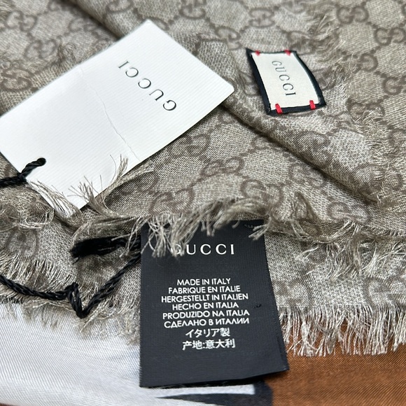 Gucci // Y2K Vintage Monogram Red Tiger shawl/ scarf - Picture 14 of 14